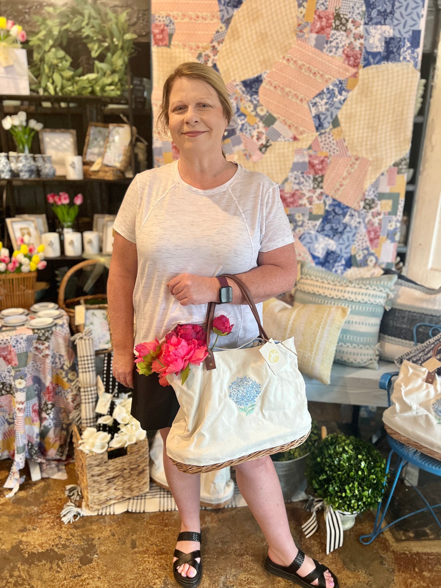 Hydrangea Basket Tote